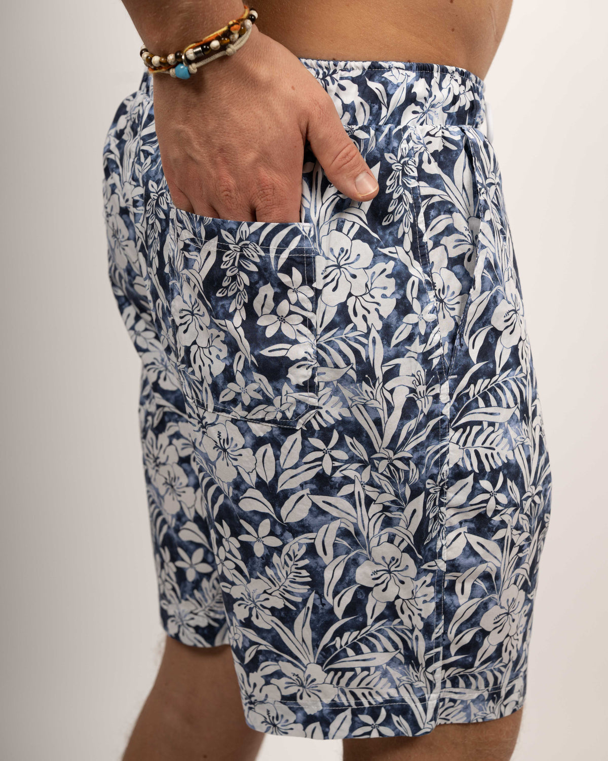 Hawaii-Shorts mit Blumenprint in Dunkelblau (Art. 2621-SH)