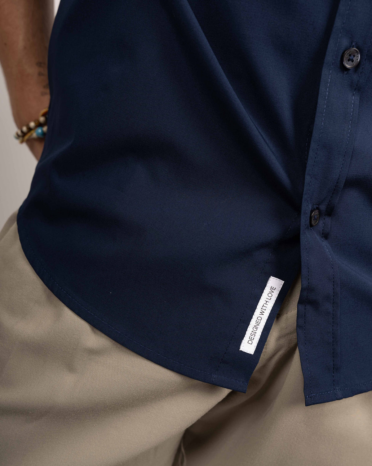 Chemise décontractée facile à repasser à manches courtes avec motif imprimé dans le col en bleu foncé (art. 1013-C-KA)