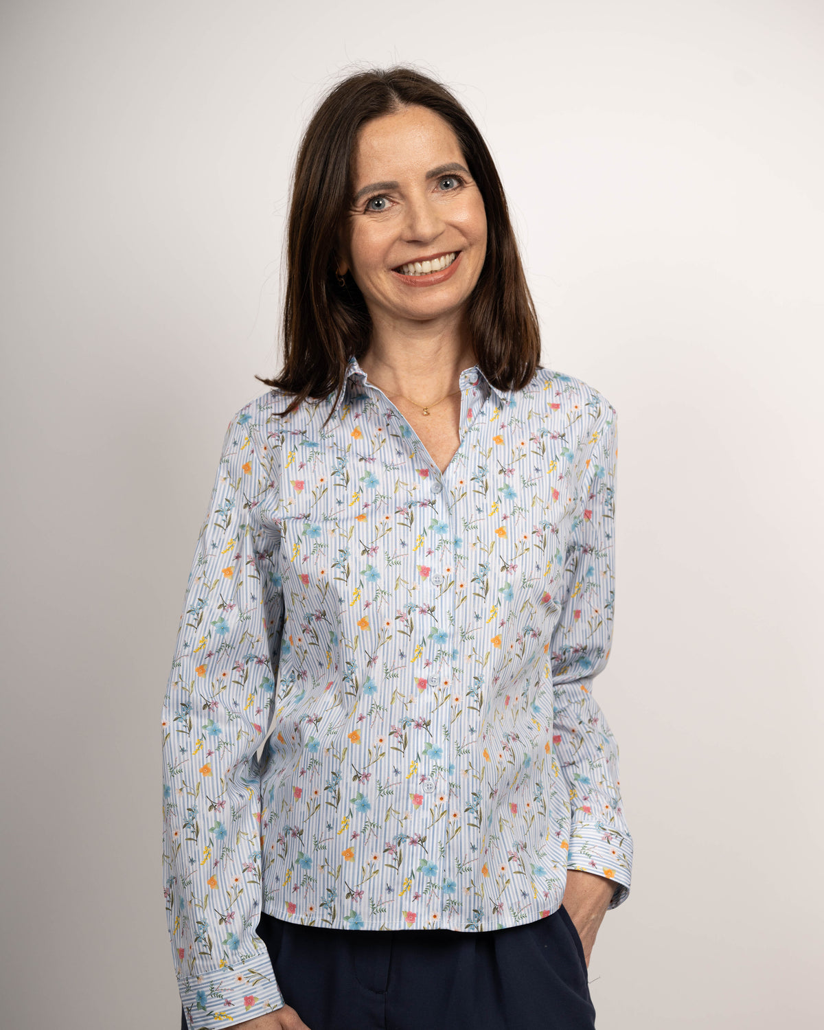 Boxy blouse GABRIELLE with colorful floral print and blue stripes (2304D-G)