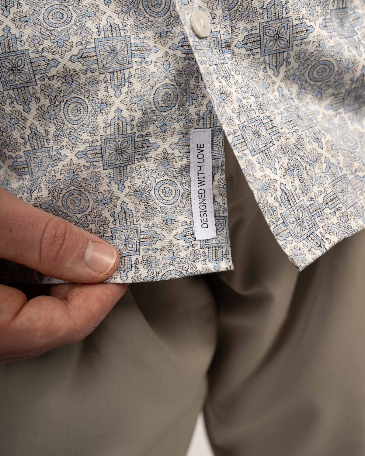 Chemise de loisirs à manches longues avec imprimé oriental bleu clair (2821-C)