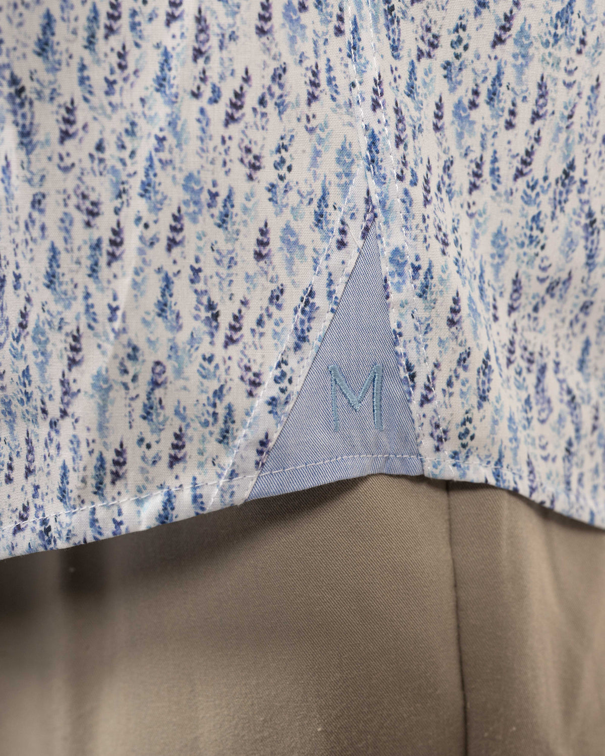 Freizeithemd mit Blumenprint in Blau (Art. 2504-C)