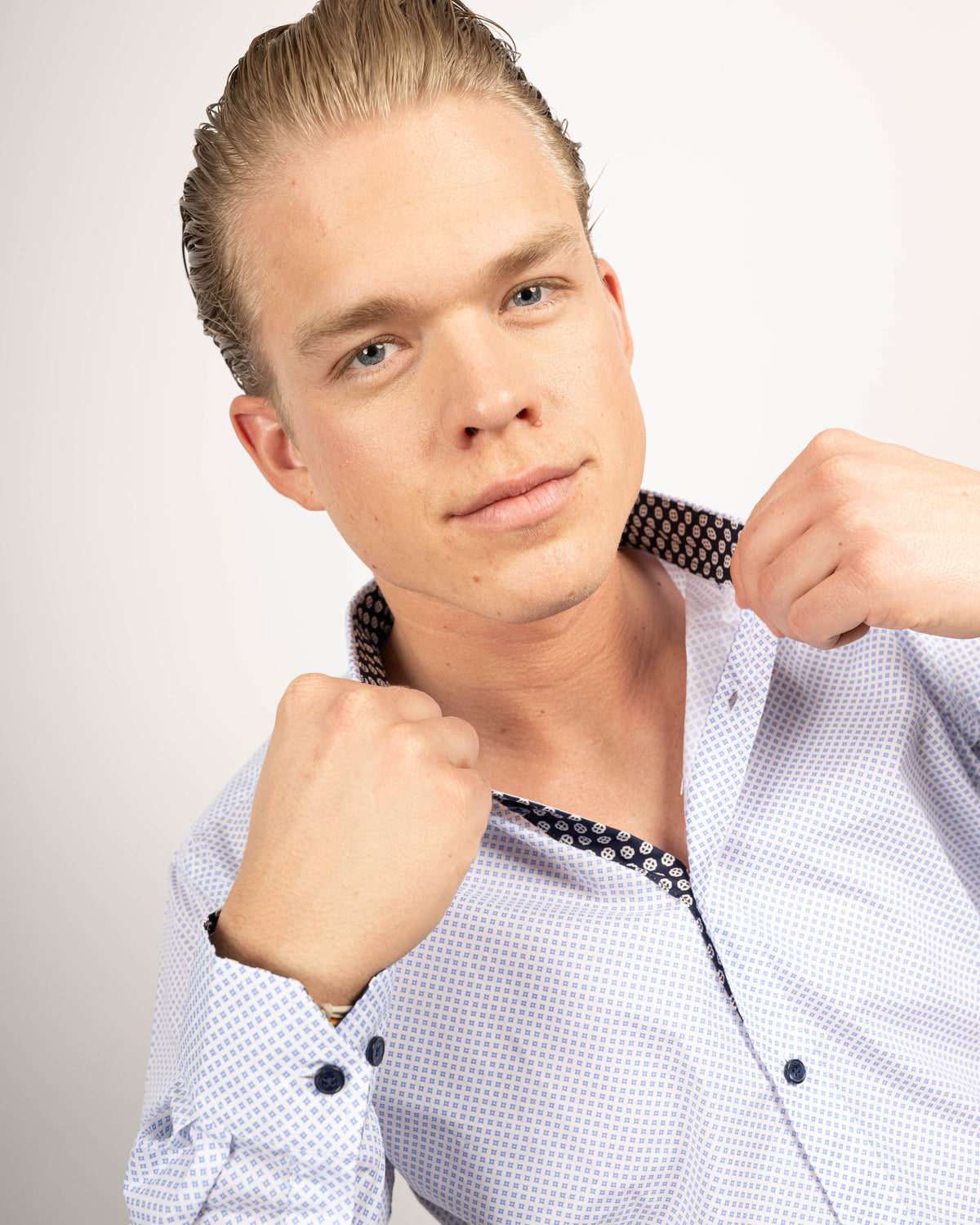 Freizeithemd mit Minimalprint Hellblau (Art. 2411-C)