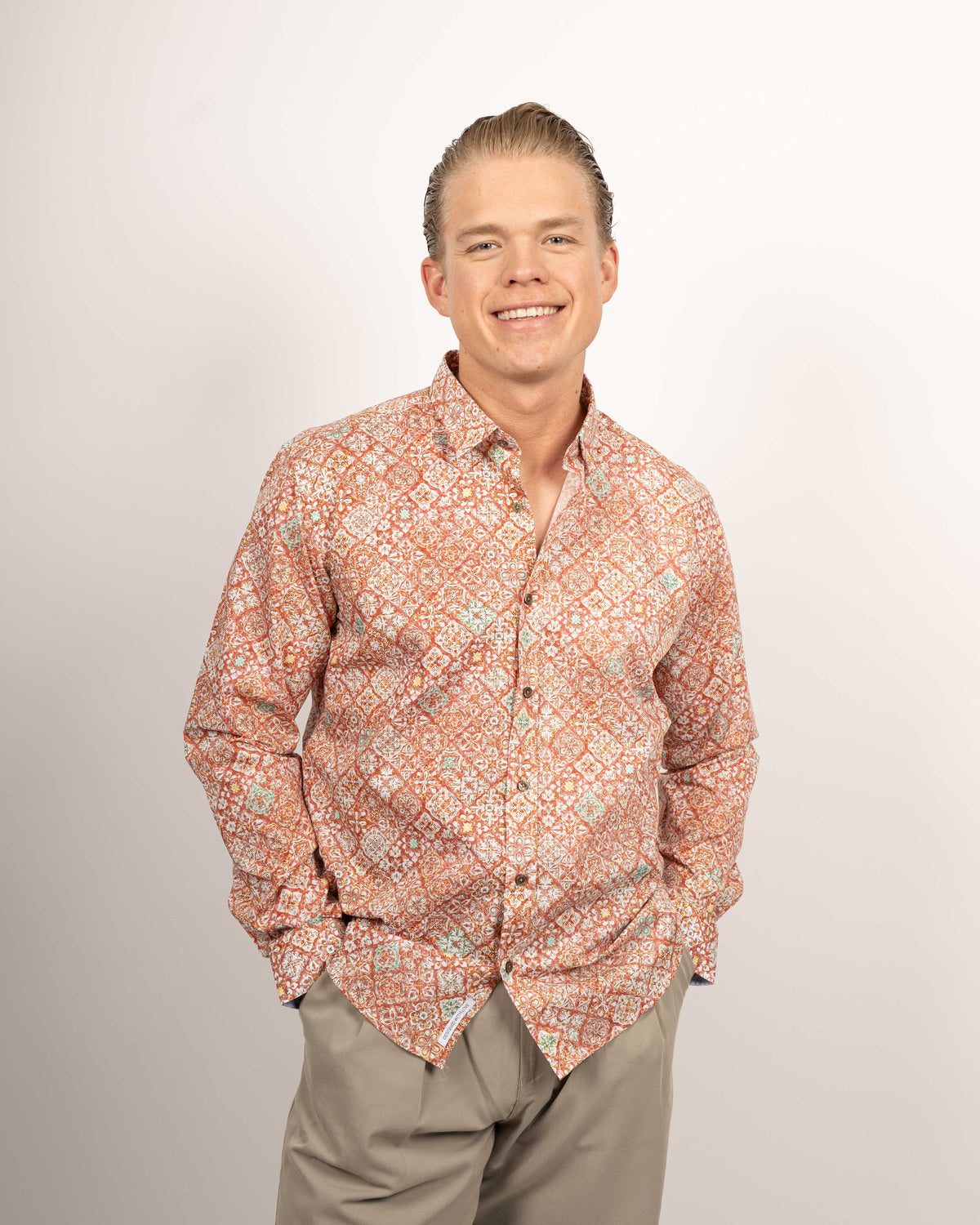 Freizeithemd mit Grafikprint in Orange-Braun (Art. 2515-C)