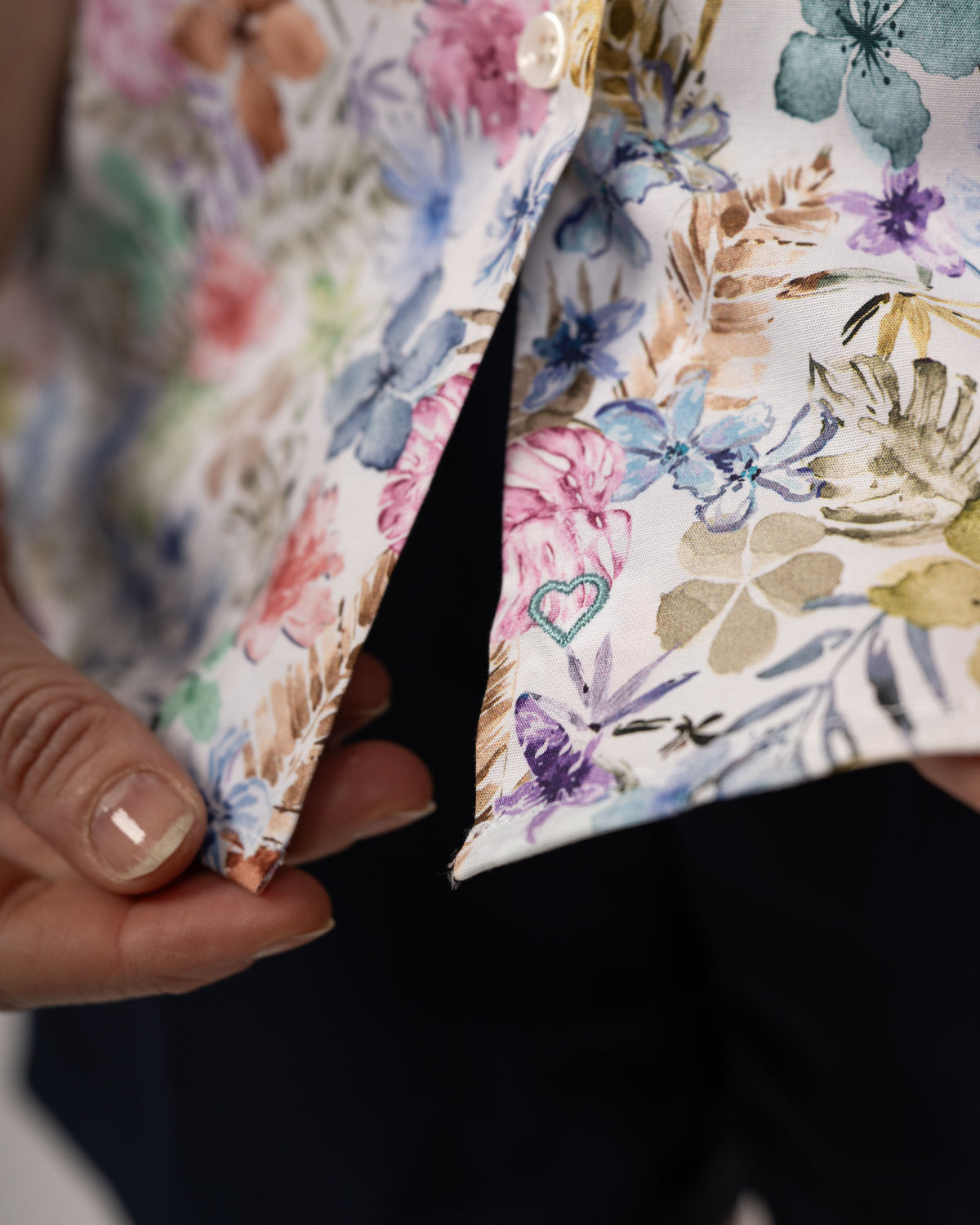 MARIE oversized short-sleeved blouse with colorful floral print (2301D-M)