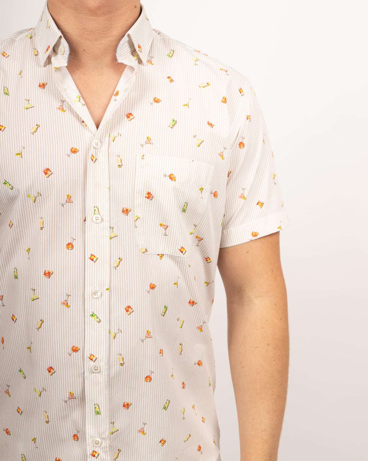 Chemise décontractée à manches courtes avec imprimé cocktail en beige (2841-C-KA)