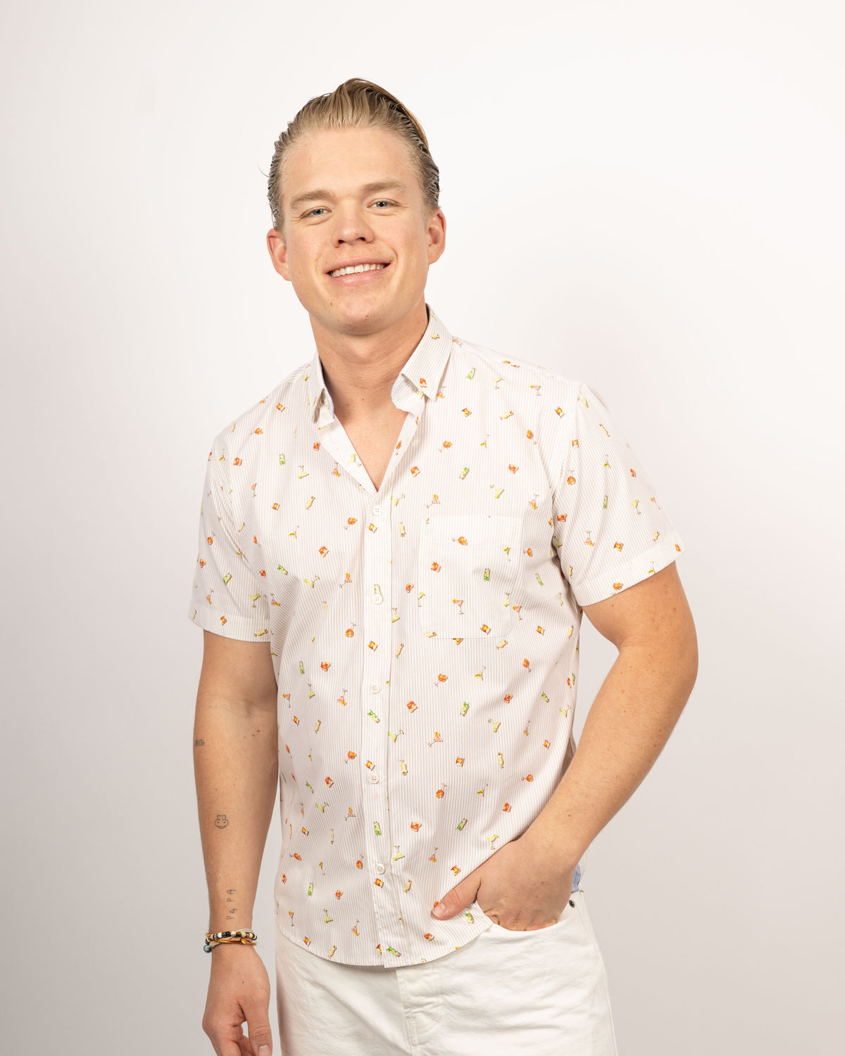 Chemise décontractée à manches courtes avec imprimé cocktail en beige (2841-C-KA)