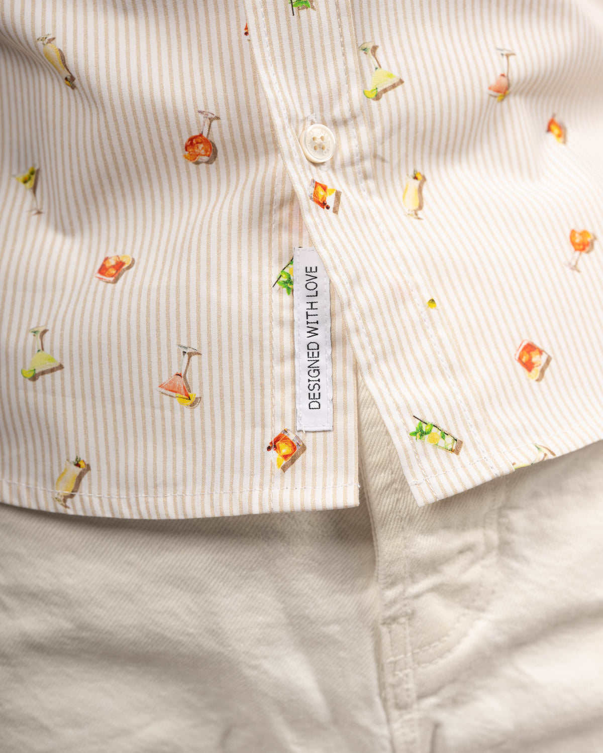 Chemise décontractée à manches courtes avec imprimé cocktail en beige (2841-C-KA)