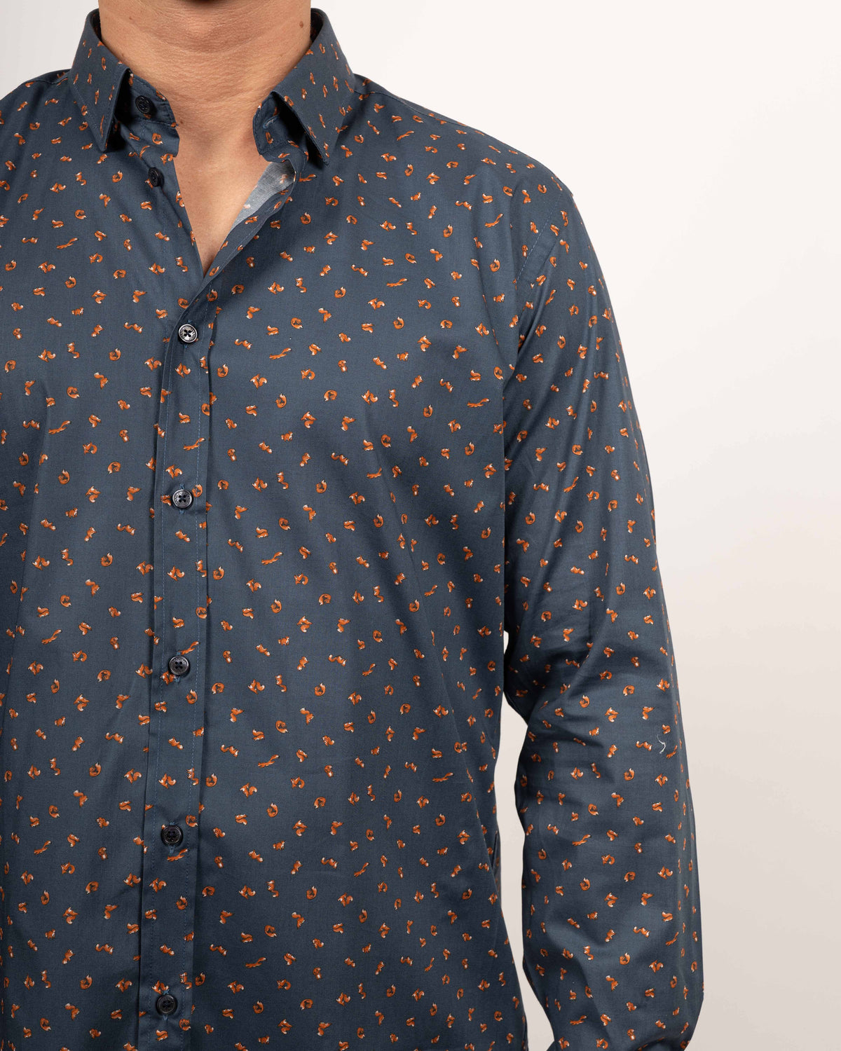 Casual shirt with fox and squirrel print in blue (Art. 2740-C)