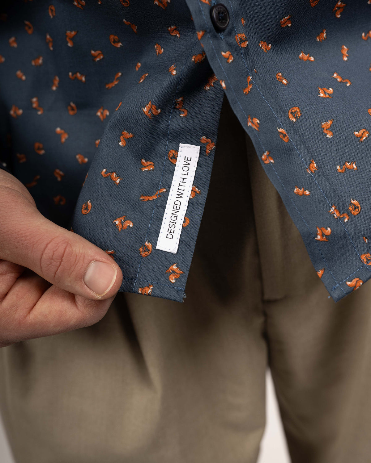Casual shirt with fox and squirrel print in blue (Art. 2740-C)
