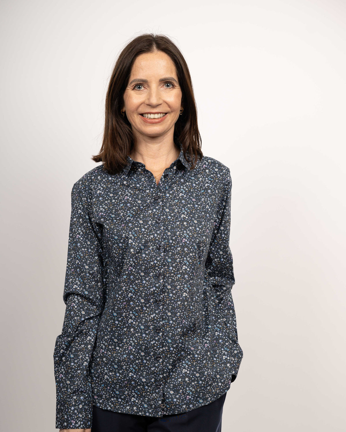 Stretch-Bluse SOPHIE mit Blumenprint in Dunkelblau (Art. 2207D-S)