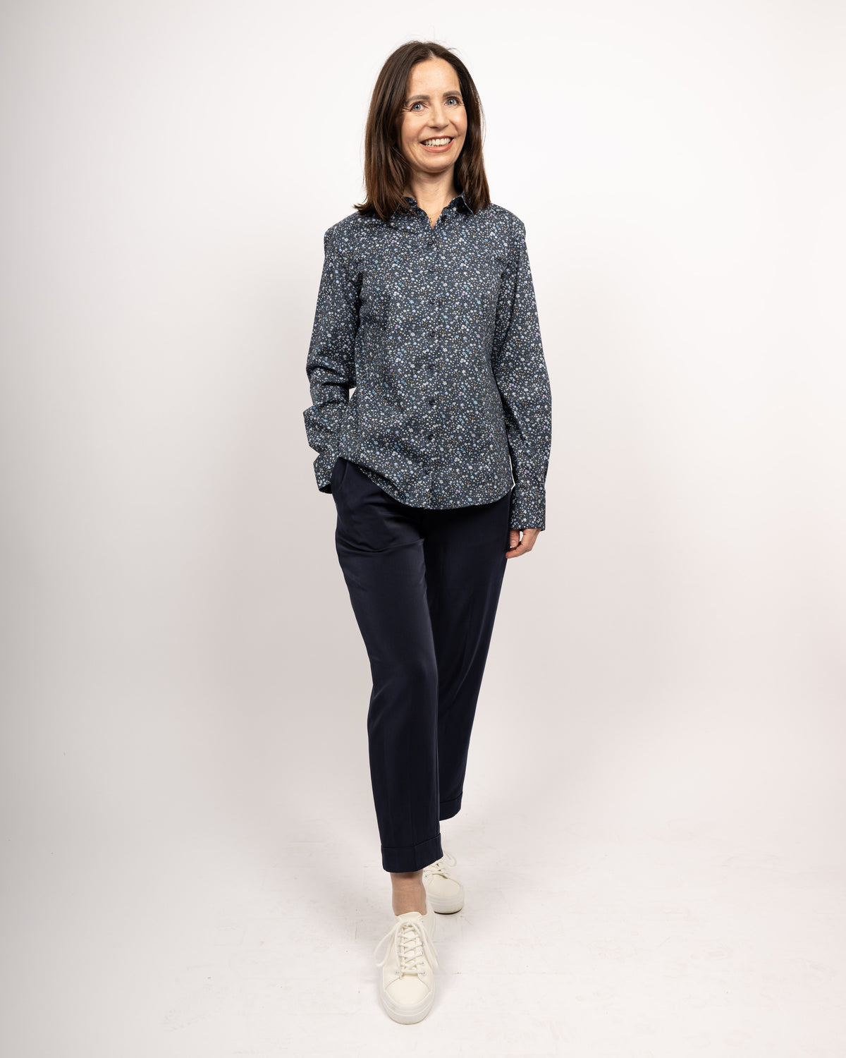 Stretch-Bluse SOPHIE mit Blumenprint in Dunkelblau (Art. 2207D-S)