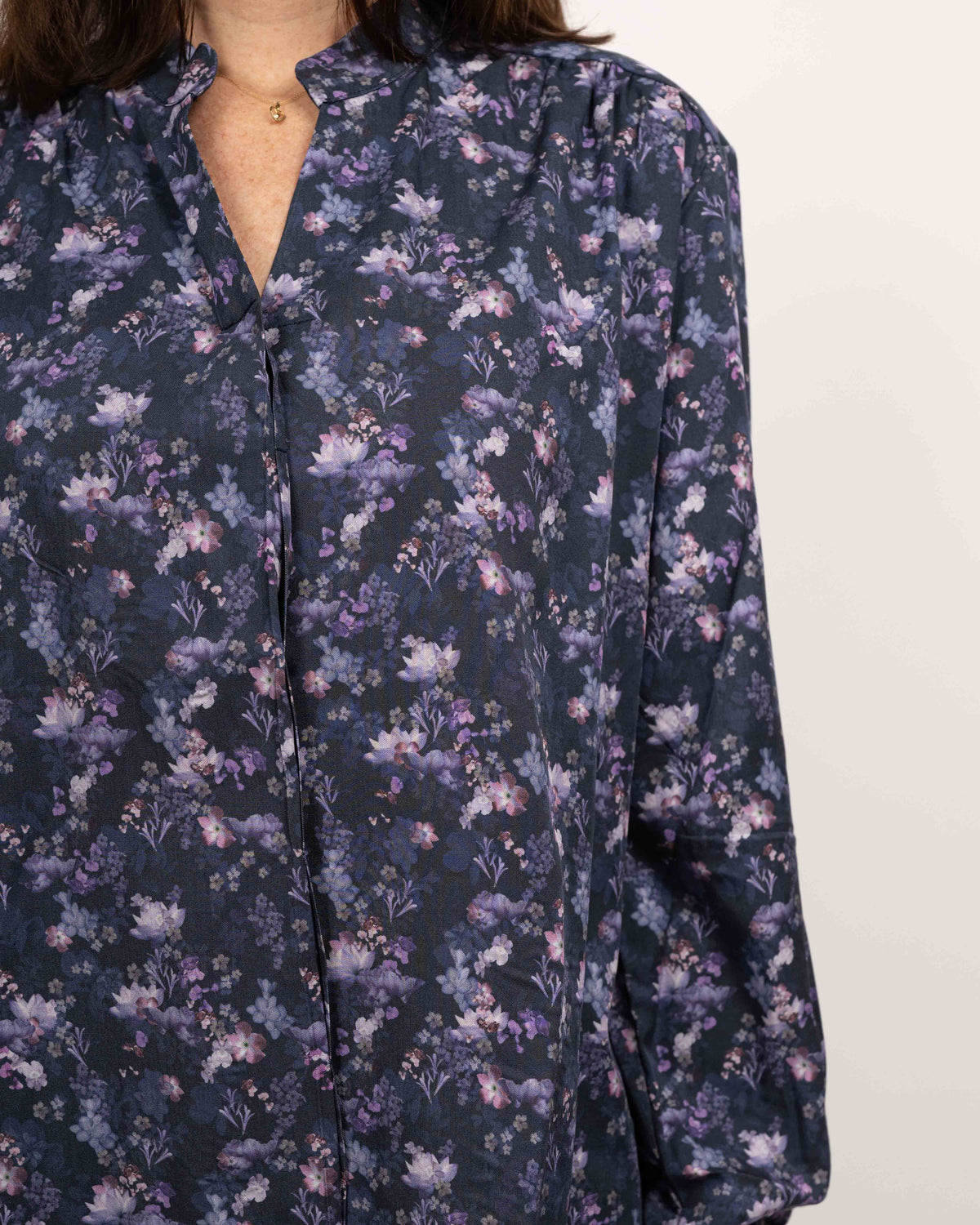ROSE viscose blouse with floral print in purple (Art. 2255D-R)