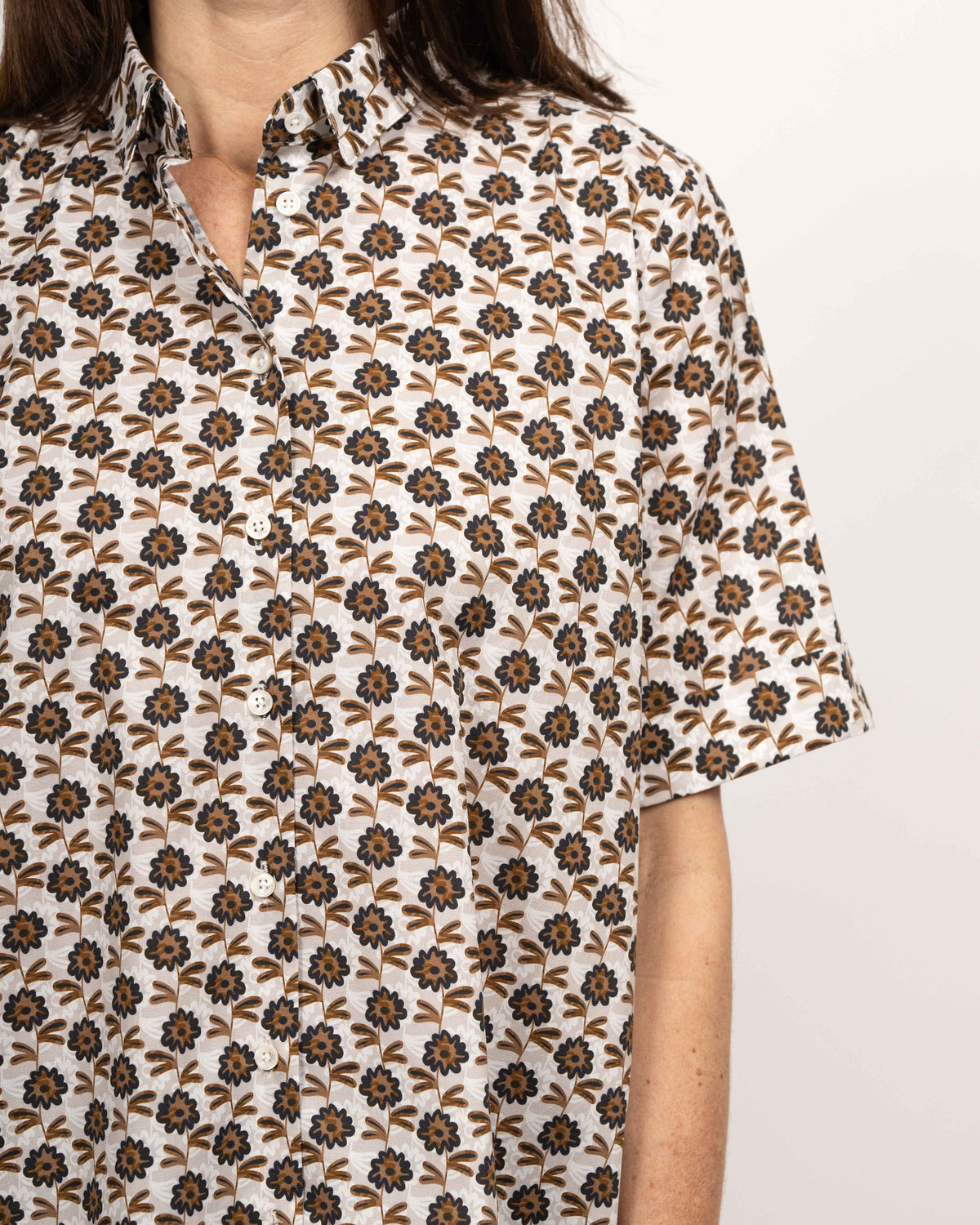 Oversize short-sleeved blouse MARIE with floral print in brown/blue (Art. 2114D-M)