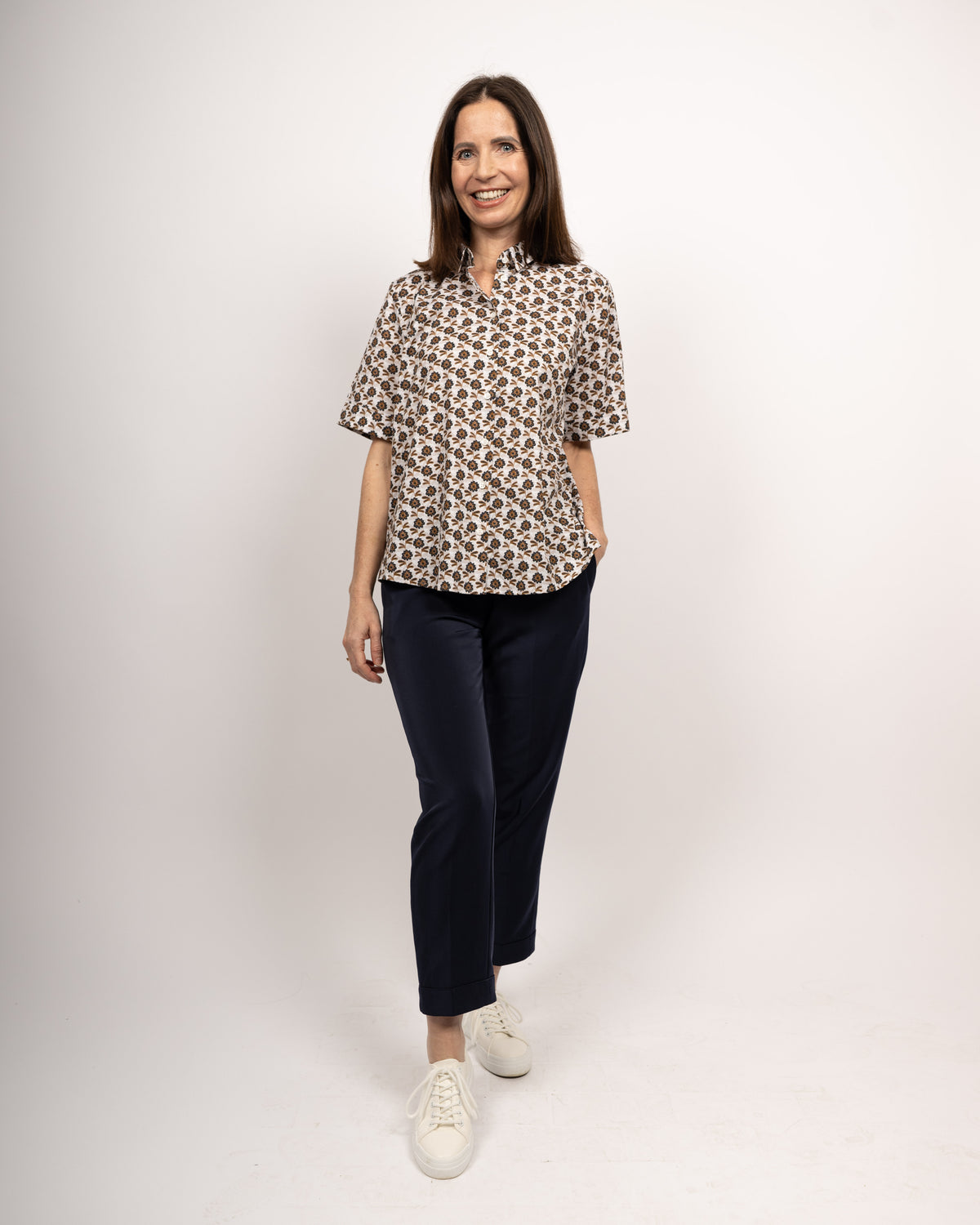 Oversize short-sleeved blouse MARIE with floral print in brown/blue (Art. 2114D-M)